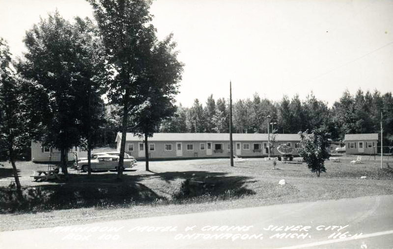 Rainbow Lodging (Rainbow Motel & Cabins) - Vintage Postcard